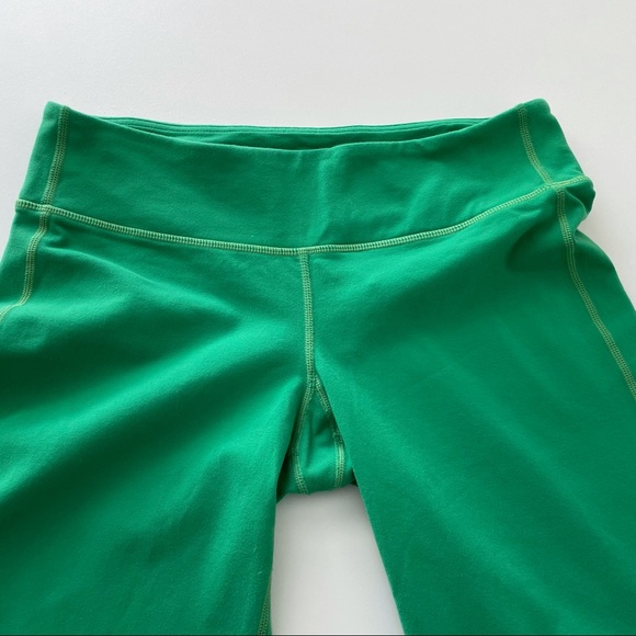 Vintage Luluemon Green sz 6 crop - Picture 4 of 12